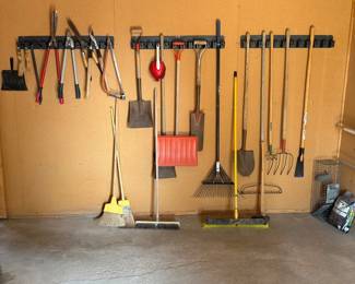 g Comprehensive Garden Tool Set with WallMounted Organizer