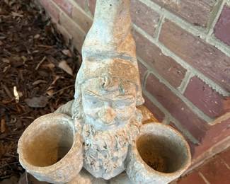 #139 knomb 2 post concrete planter $40.00