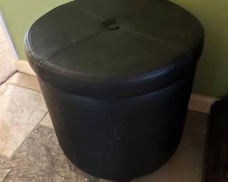 #070 Ottoman storage 16x16 $25.00
