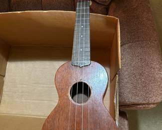 #069 Ukulele Gibson $20.00