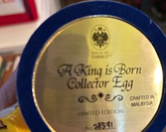 #081 The King is born collectors Egg metal and porcelain #28541 $25.00