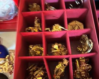 #078 Christmas Danbury Mint gold christmas ornaments set of 12 $25.00