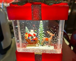 #076 Christmas present light up and snow musical 7" $20.00