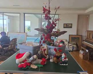 SM305Christmas Items With Pewter Nativity Scene