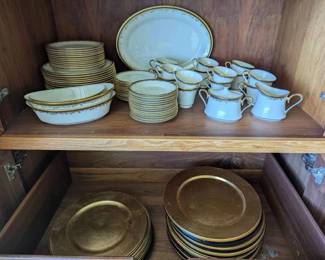 SM175Lenox Dish Set With Chargers