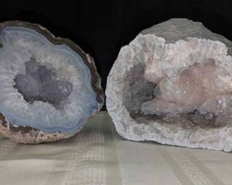 SM286Quartz Crystal Geodes