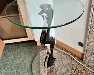 SM167Circle Glass Side Table with Black Wavy Acrylic Stand