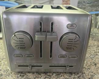 SM240Cuisinart 4 Slice Custom Sele Toaster. Working Ordet.