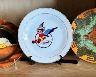 SM193Vintage Collectable Souvenir Plates