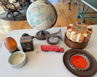 SM331Collectable Home Decor, Poker Chips And Vintage Accents