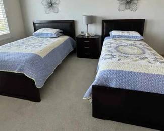 SM288Matching Full And Twin Beds With Nightstand 