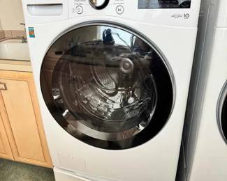 SM207VLG Ultra Large Capacity Front Load Washer with Riser