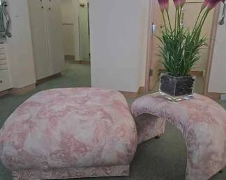 SM278Dressing Area Ottoman And Chair For Master