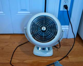 Vornado VFan Vintage Air Circulator Fan 3-Speed in Vintage White
