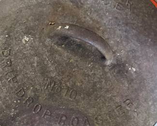 Vintage Wagner Ware Sidney O Cast Iron #10 Dutch Oven with Drip Drop Lid