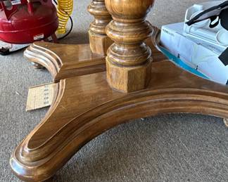 Ethan Allen Classic Manor Collection Solid Maple Pedestal Dining Table second image