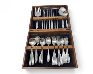 9 LaufferDesign2StainlessSteelFlatwareSetinWoodCase44Pcs
