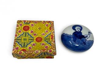97 VintageChineseBlueWhitePorcelainCoveredTrinketBoxwStorage