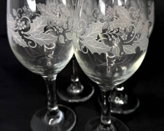 Set of 4 Etched Holly Glasses with Gold Rims
