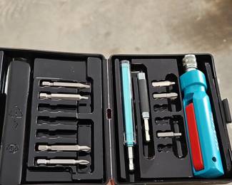 Makita Multi-Bit Screwdriver and Accessory Set