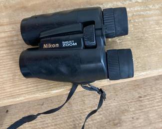 Nikon Travelite V 8-24x25 Zoom Binoculars