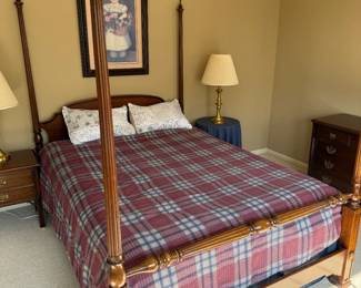 Thomasville Mahogany four-poster queen-sized bed