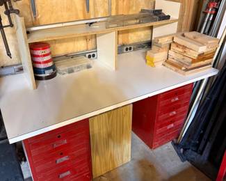 Industrial workbench with drawers