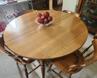 Maple Dinette set w/4 chairs (2 additional leaves not pictured)