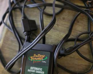Battery tender junior 12v 750m A Automatic battery charger