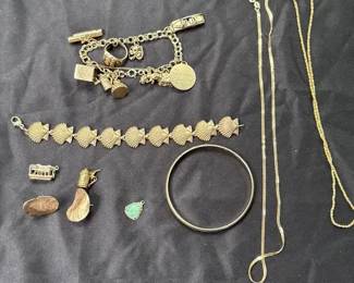 14K Gold Fine Jewelry Lot Charm Bracelet Frog Pendant Approx. 90g Total Weight