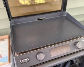 Electric blackstone grill
