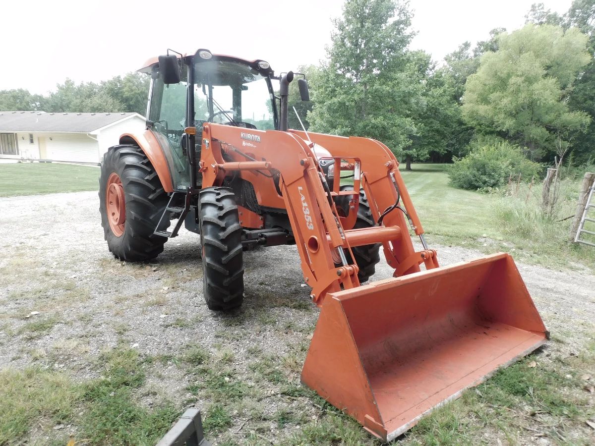 2014 KUBOTA M9660 Tractor w/LA1353 Front Loader, FWA, Dual Hyd. 3pt. Cab w/A/C & Heater, 80% Rubber, 309 hours