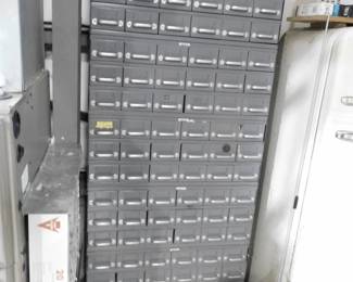 Bolt Cabinet w/bolts