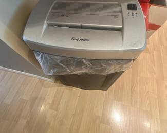 Fellowes paper shredder