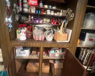 Giftwrapping supplies