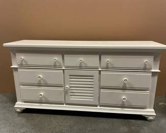 Broyhill Pleasant Isle White Dresser