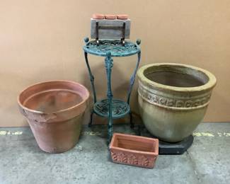 Vases Patio Side Table