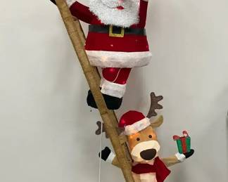 007 Santa On Stairs