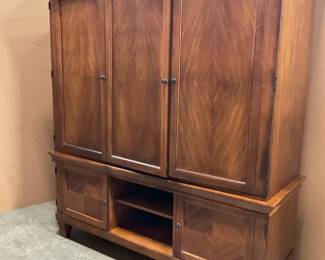 Romweber Media Armoire