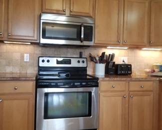 Frigidaire electric range; microwave oven