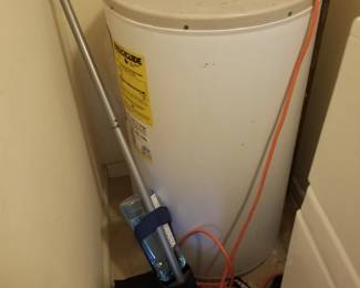 ELECTRIC hot water heater