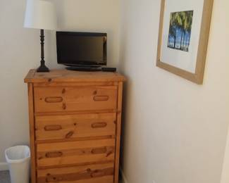 This End Up 4-drawer dresser; table lamp; TV