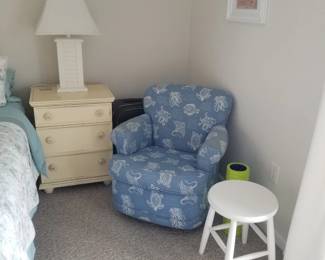 Queen bedroom suite: queen bed; nightstand; table lamp. Swivel chair; stool
