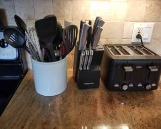 Kitchen gadgets; cutlery; Oster toaster