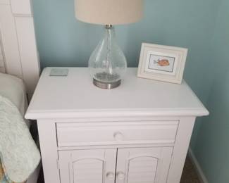Coastal chic queen bedroom suite: nightstand; table lamp