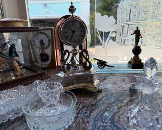 Cut crystal and a lot of clocks