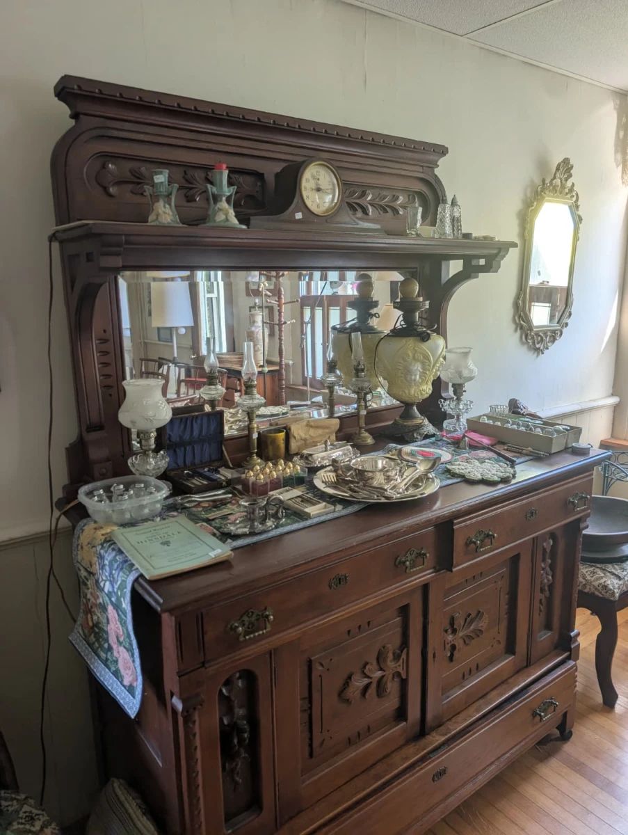 Dining Room - Berkshire Legacy Estate Liquidation