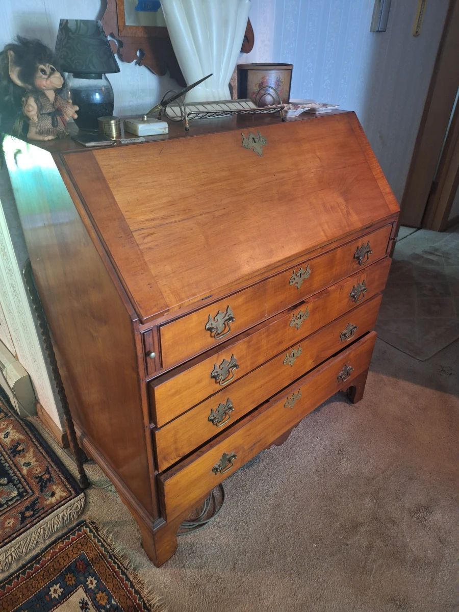 Chippendale desk