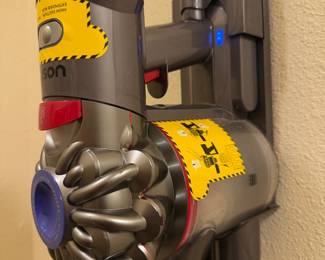 Dyson stick vac, cordless