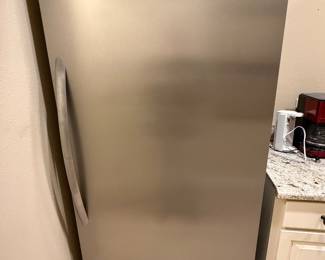 Frigidaire 19cu refrigerator